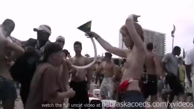 640px x 360px - Beach party in texas with girls flashing boobs at spring break